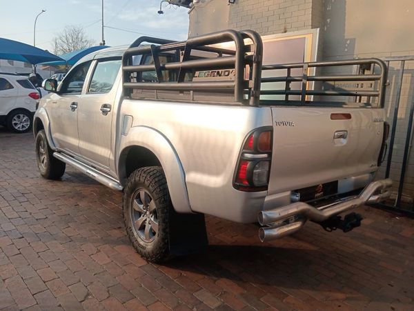 2011-Toyota-Hilux-30-D-4D-Raider-4x4-Double-Cab image:3