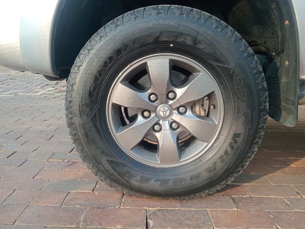 2011-Toyota-Hilux-30-D-4D-Raider-4x4-Double-Cab image:5