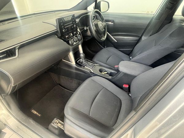 2022-Toyota-Corolla-Cross-18-XI image:8