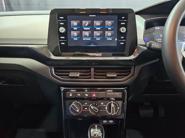 2025-Volkswagen-T-Cross-10-TSI-Life-Auto image:10