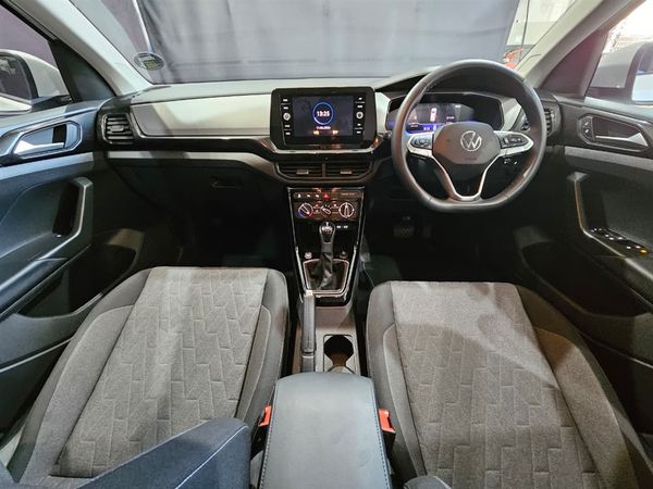 2025-Volkswagen-T-Cross-10-TSI-Life-Auto image:8