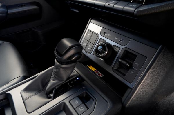 2026-Toyota-Hilux-28-GD-6-RB-SRX-Auto-Double-Cab image:4