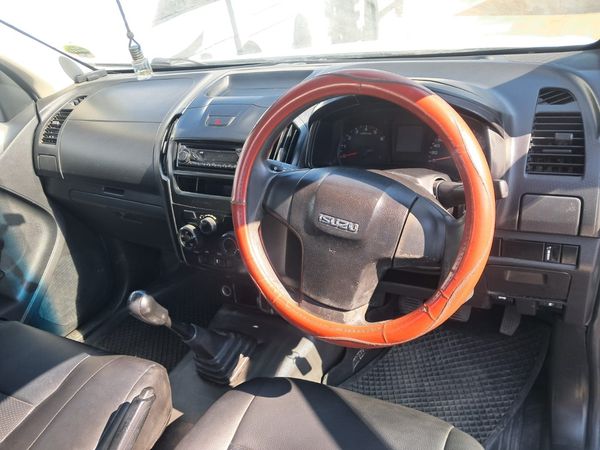 2014-Isuzu-KB-250-D-Teq-Single-Cab image:3