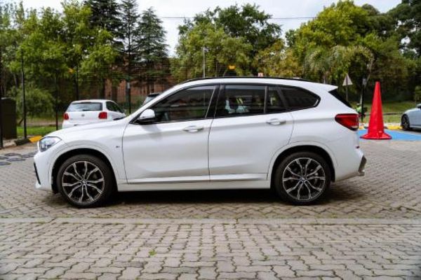 2022-BMW-X1-sDrive18i-M-Sport image:3