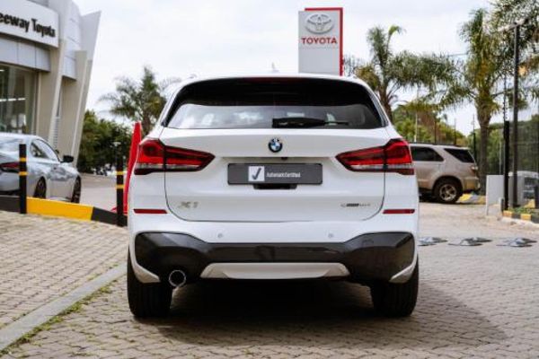 2022-BMW-X1-sDrive18i-M-Sport image:5