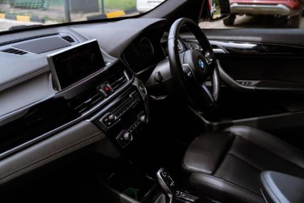 2022-BMW-X1-sDrive18i-M-Sport image:8