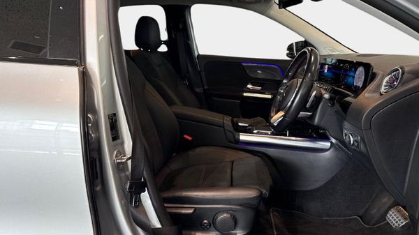 2021-Mercedes-Benz-GLA-200d-Progressive-Auto image:13