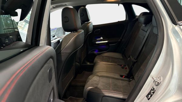 2021-Mercedes-Benz-GLA-200d-Progressive-Auto image:14
