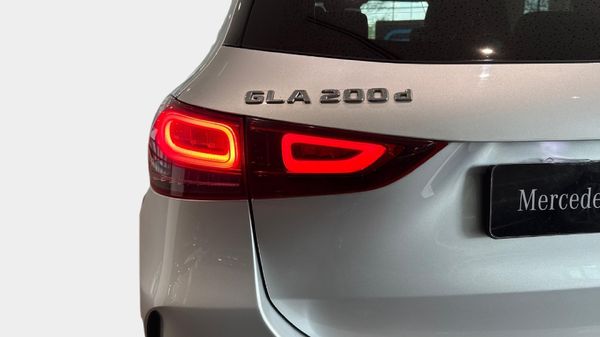 2021-Mercedes-Benz-GLA-200d-Progressive-Auto image:16