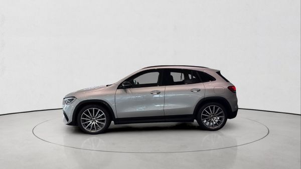 2021-Mercedes-Benz-GLA-200d-Progressive-Auto image:3