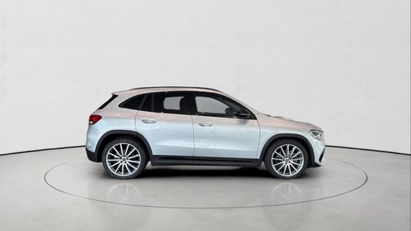 2021-Mercedes-Benz-GLA-200d-Progressive-Auto image:7