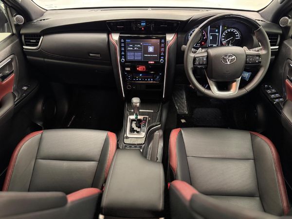 2025-Toyota-Fortuner-28-GD-6-RB-Auto image:5