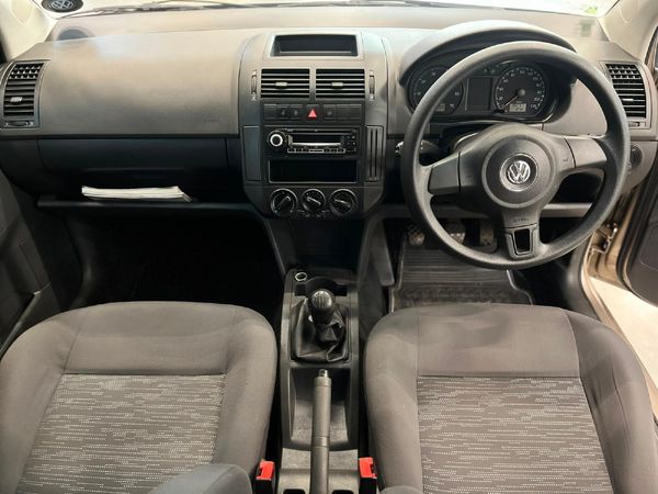 2015-Volkswagen-Polo-Vivo-GP-16-Comfortline-5-dr image:9
