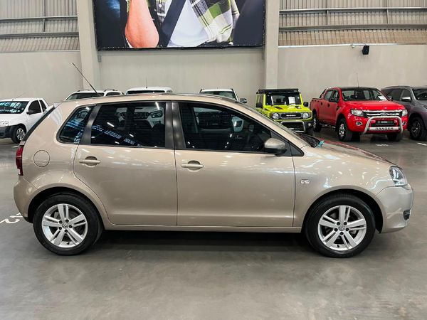 2015-Volkswagen-Polo-Vivo-GP-16-Comfortline-5-dr image:1