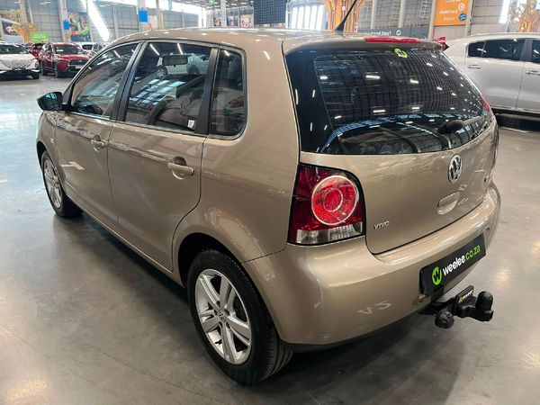2015-Volkswagen-Polo-Vivo-GP-16-Comfortline-5-dr image:4