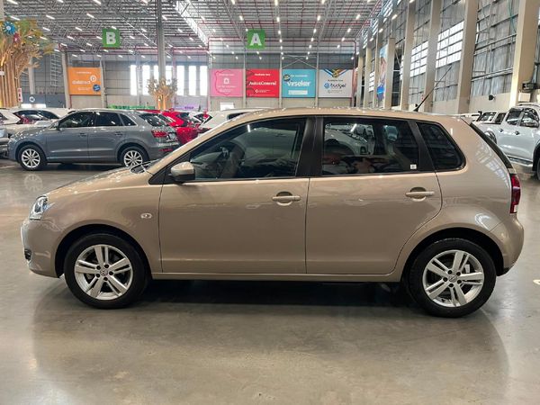 2015-Volkswagen-Polo-Vivo-GP-16-Comfortline-5-dr image:5