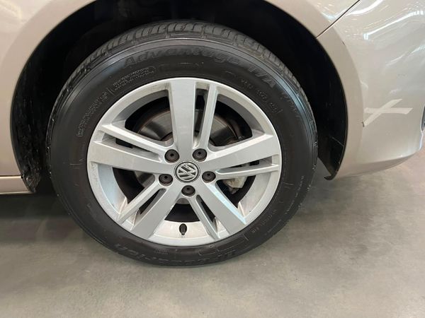 2015-Volkswagen-Polo-Vivo-GP-16-Comfortline-5-dr image:8
