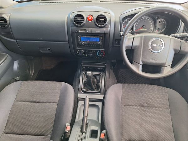2011-Isuzu-KB-250D-Teq-Double-Cab-LE image:4