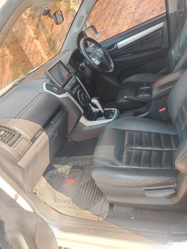 2019-Isuzu-Mu-x-30D-Auto image:9