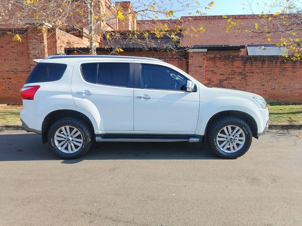 2019-Isuzu-Mu-x-30D-Auto image:3