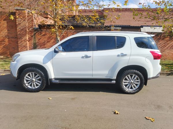 2019-Isuzu-Mu-x-30D-Auto image:5