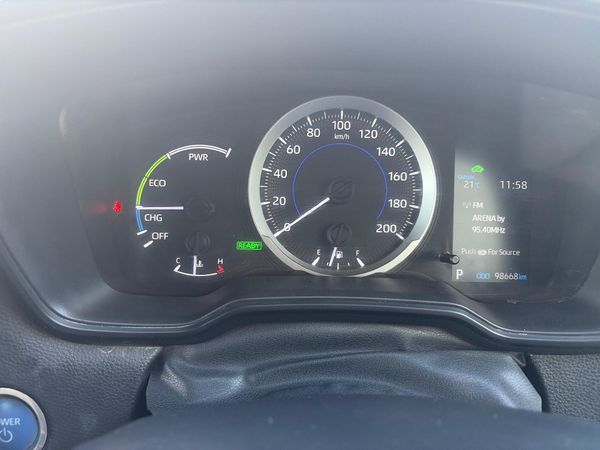 2022-Toyota-Corolla-Cross-18-XS-Hybrid image:10