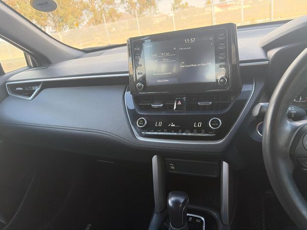 2022-Toyota-Corolla-Cross-18-XS-Hybrid image:11