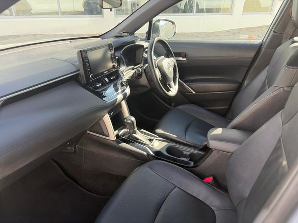 2022-Toyota-Corolla-Cross-18-XS-Hybrid image:8
