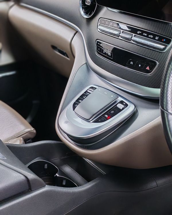 2023-Mercedes-Benz-V-Class-V-300d-Exclusive image:9