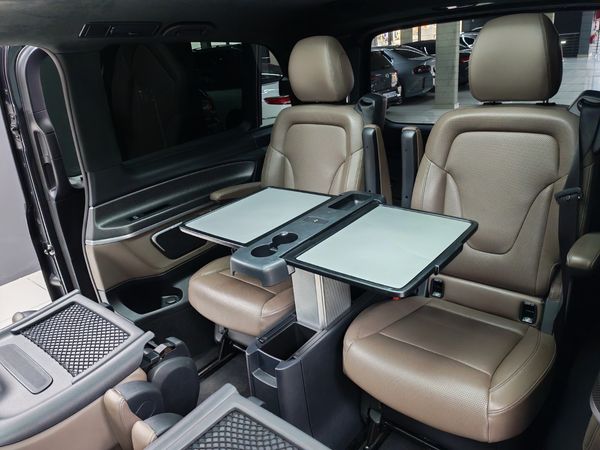 2023-Mercedes-Benz-V-Class-V-300d-Exclusive image:13
