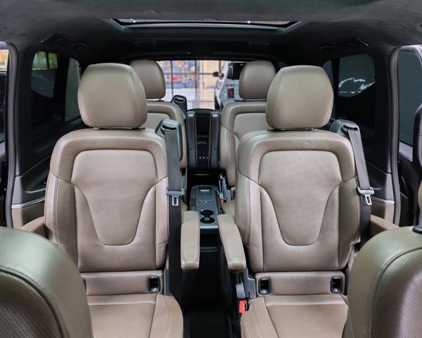 2023-Mercedes-Benz-V-Class-V-300d-Exclusive image:14