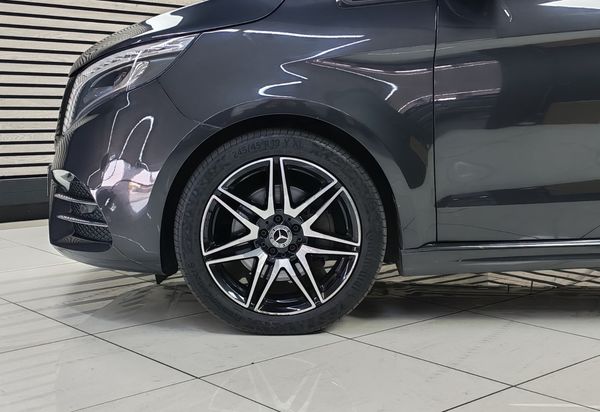 2023-Mercedes-Benz-V-Class-V-300d-Exclusive image:3