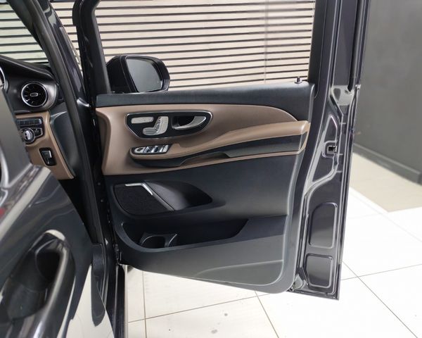 2023-Mercedes-Benz-V-Class-V-300d-Exclusive image:5