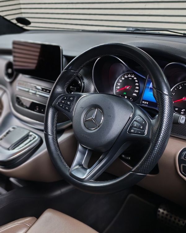 2023-Mercedes-Benz-V-Class-V-300d-Exclusive image:7