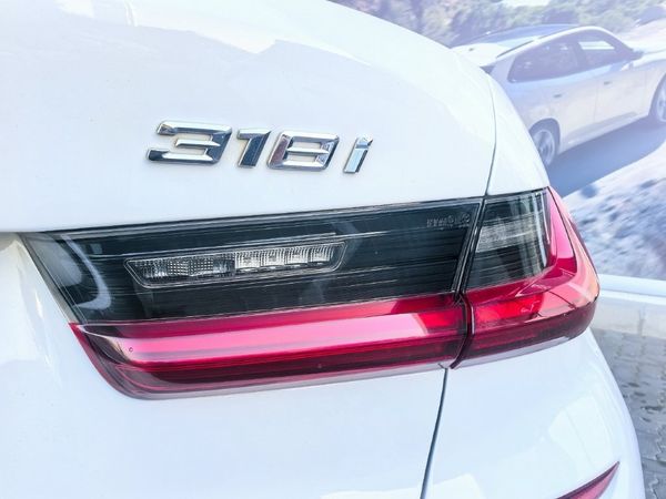 2021-BMW-3-Series-318i-M-Sport image:7