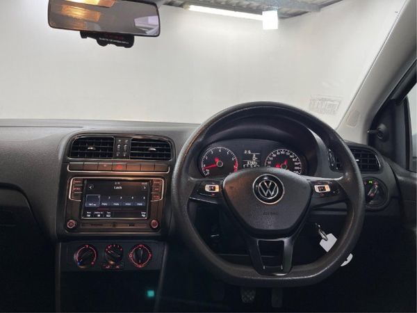 2022-Volkswagen-Polo-Vivo-14-Comfortline-5-dr image:11