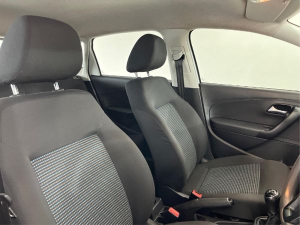 2022-Volkswagen-Polo-Vivo-14-Comfortline-5-dr image:16