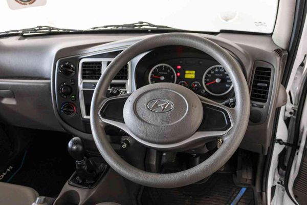 2026-Hyundai-H100-Bakkie-26D-Dropside image:16
