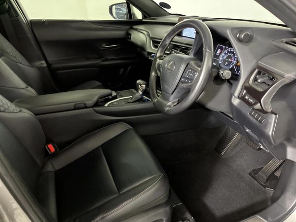 2019-Lexus-UX-200-EX image:9