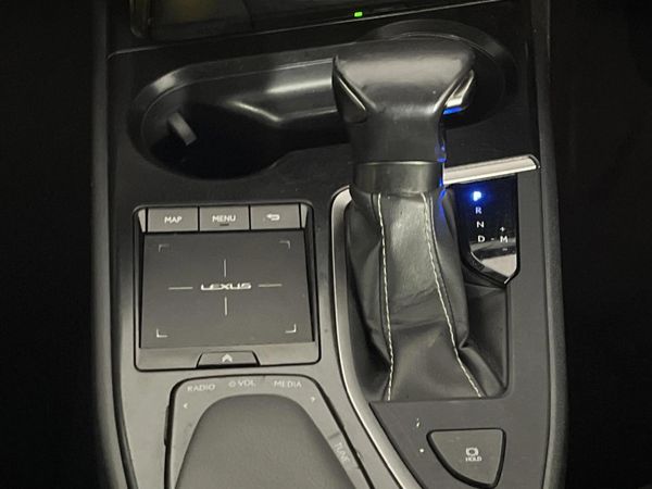2019-Lexus-UX-200-EX image:10