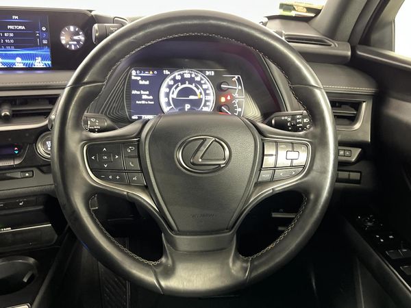 2019-Lexus-UX-200-EX image:11