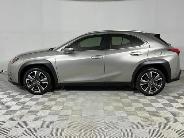 2019-Lexus-UX-200-EX image:18