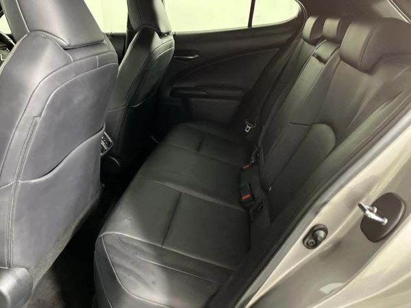 2019-Lexus-UX-200-EX image:3