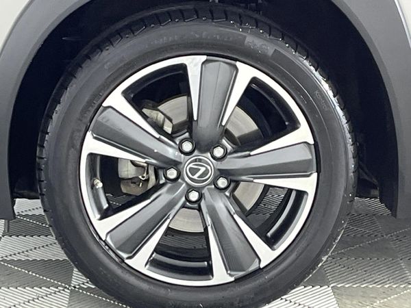 2019-Lexus-UX-200-EX image:4