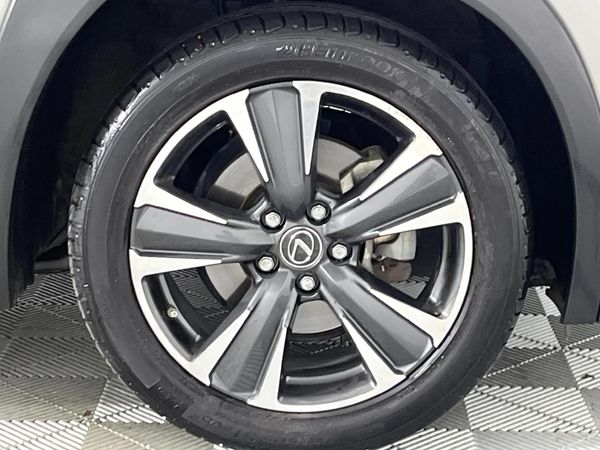 2019-Lexus-UX-200-EX image:5