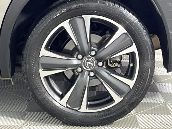 2019-Lexus-UX-200-EX image:6