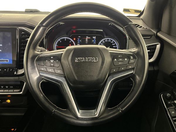 2023-Isuzu-D-Max-30-DDI-V-Cross-HR-Auto-Double-Cab image:11