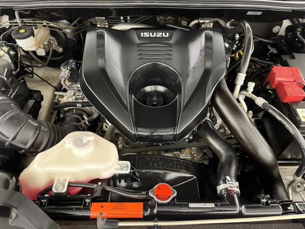 2023-Isuzu-D-Max-30-DDI-V-Cross-HR-Auto-Double-Cab image:13