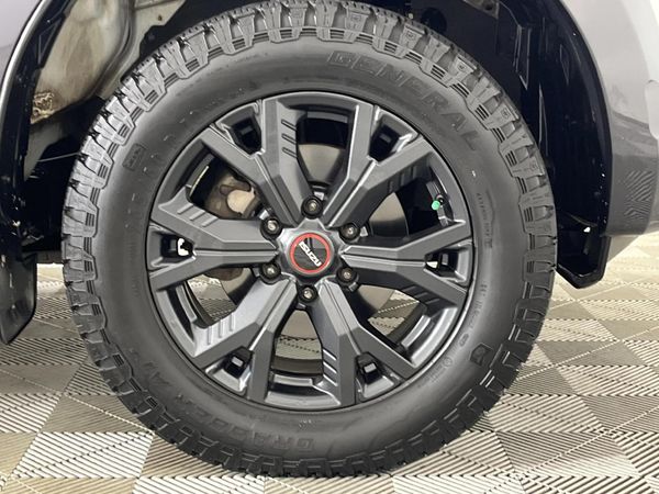 2023-Isuzu-D-Max-30-DDI-V-Cross-HR-Auto-Double-Cab image:5