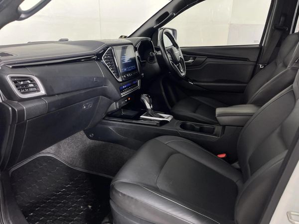 2023-Isuzu-D-Max-30-DDI-V-Cross-HR-Auto-Double-Cab image:8